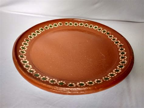 Platos de barro - Encuentra platos de barro, cazuelas, ollas, jarritos y más artesanías mexicanas en La Reina de Tonalá. Envíos a México, Estados Unidos y Canadá. 